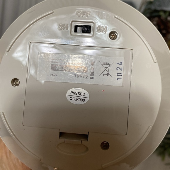 A pair of Vintage 90’s Ikea battery operated off white display candle/lamp - Picture 6 of 15